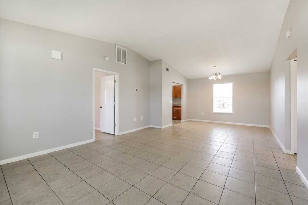 2122 Se 6th Ln - Photo 3 of 25