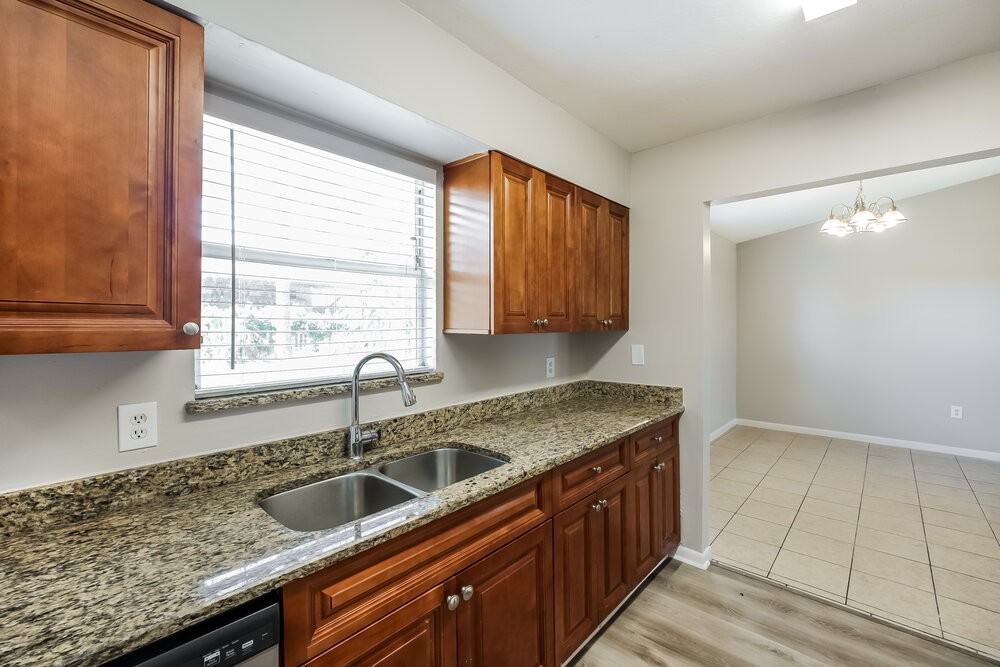 2122 Se 6th Ln - Photo 6 of 25