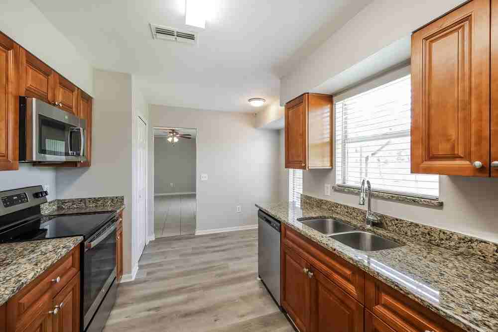 2122 Se 6th Ln - Photo 7 of 25