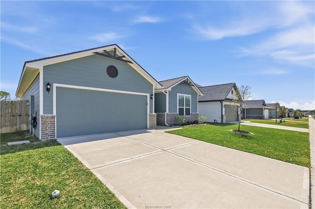 2420 Lightfoot Ln - Photo 2 of 31