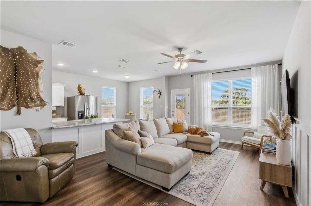 2420 Lightfoot Ln - Photo 5 of 31