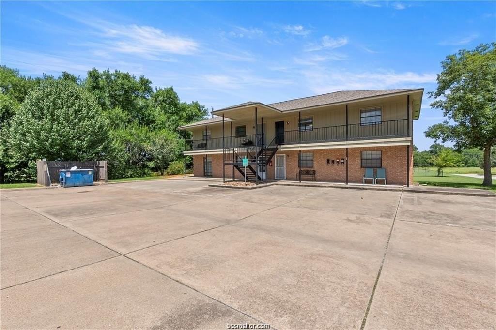 609 Wades Way Apt 4 - Photo 2 of 12