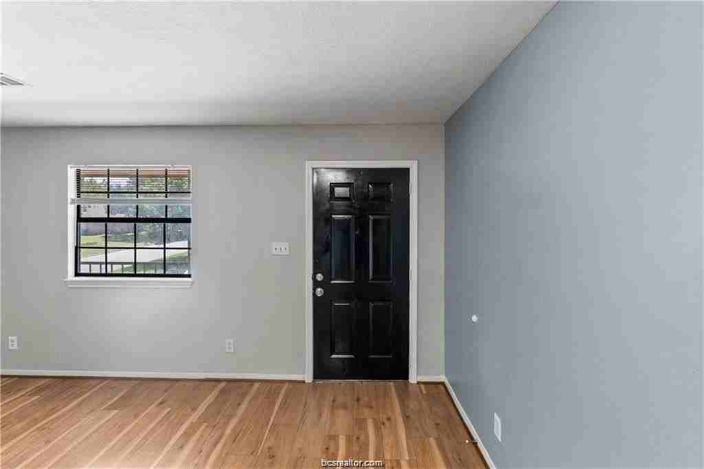 609 Wades Way Apt 4 - Photo 3 of 12