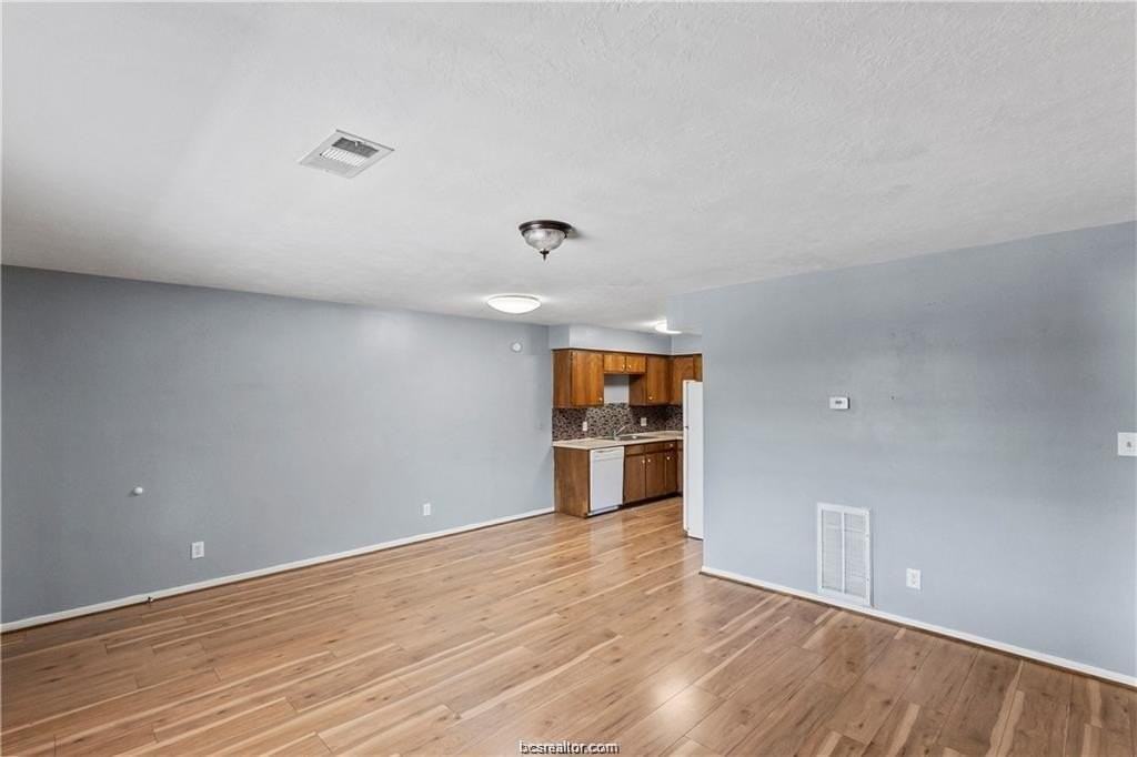 609 Wades Way Apt 4 - Photo 5 of 12