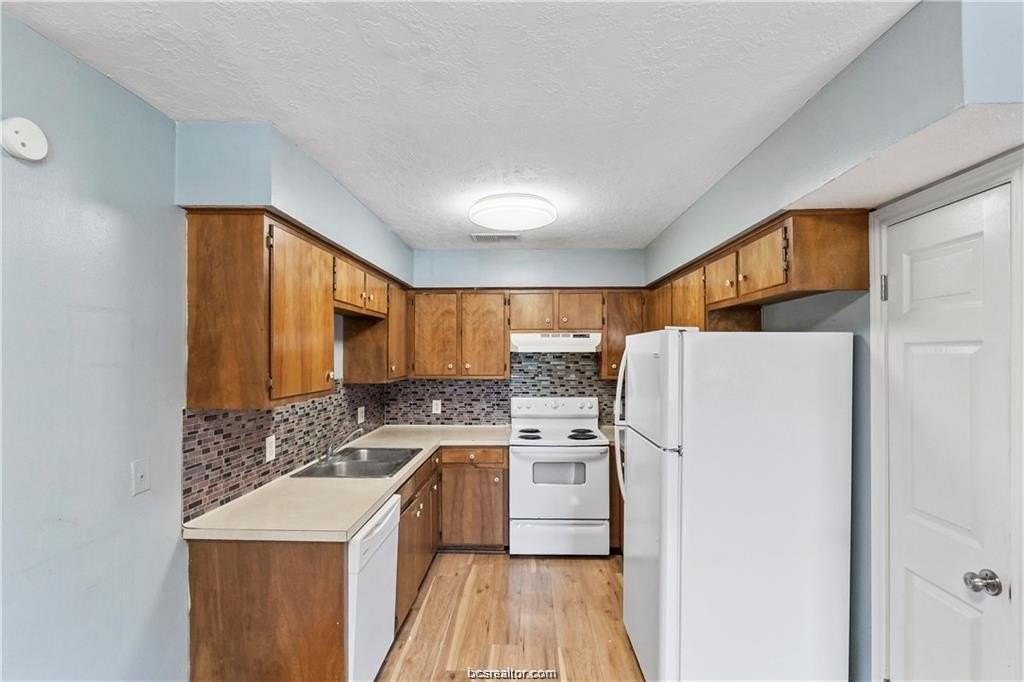 609 Wades Way Apt 4 - Photo 7 of 12