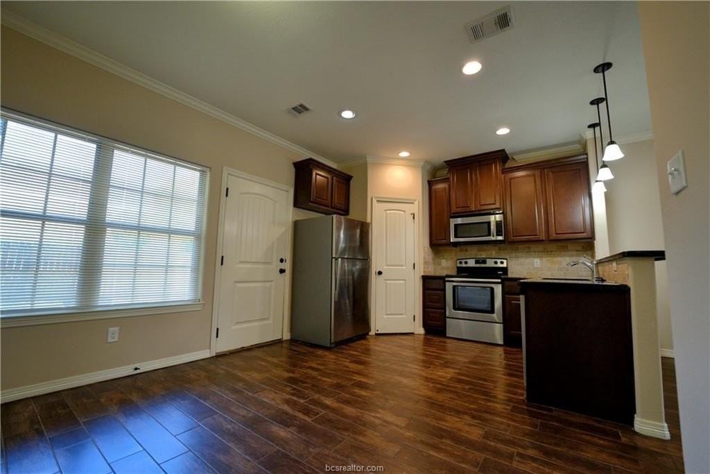 402 Nimitz St Unit A - Photo 3 of 15