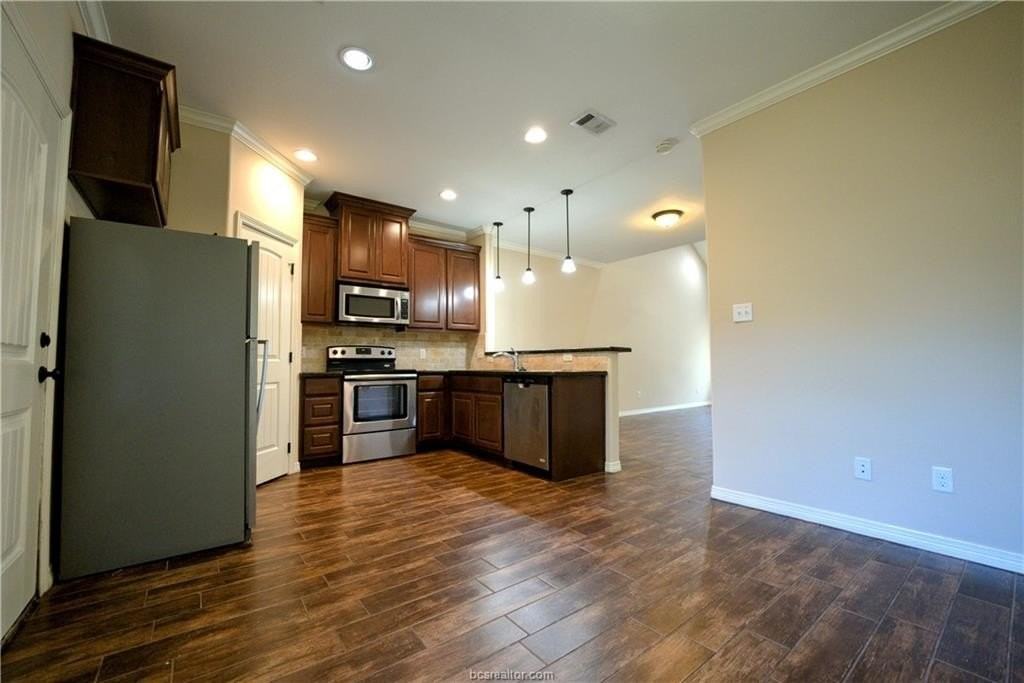 402 Nimitz St Unit A - Photo 4 of 15