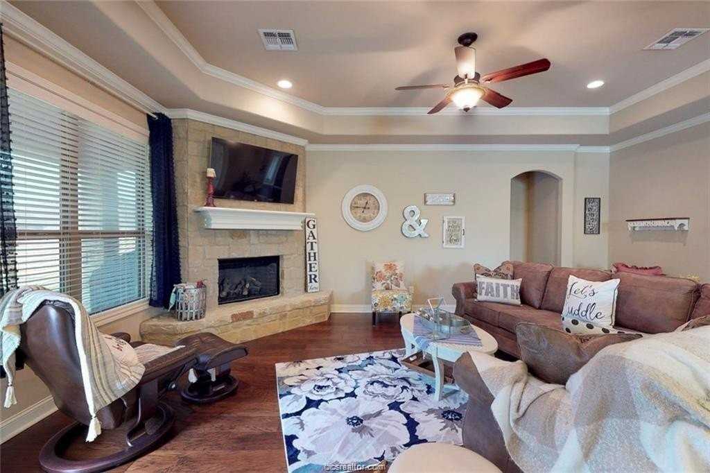 4101 Rocky Briar Ct - Photo 4 of 31