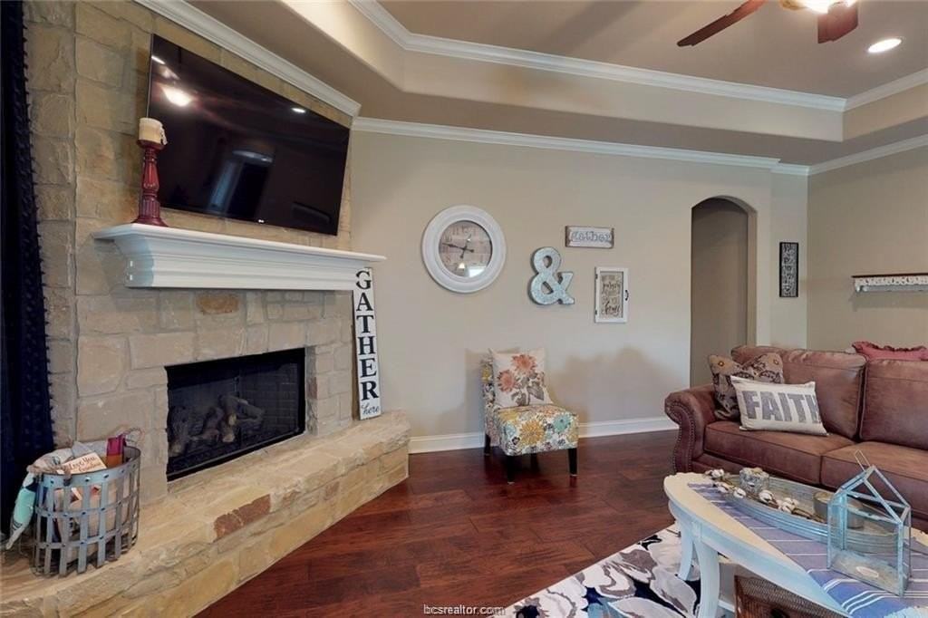 4101 Rocky Briar Ct - Photo 5 of 31