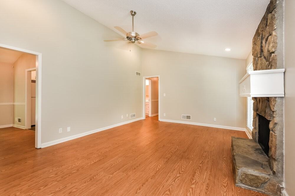 153 Drury Ln Ne - Photo 4 of 16