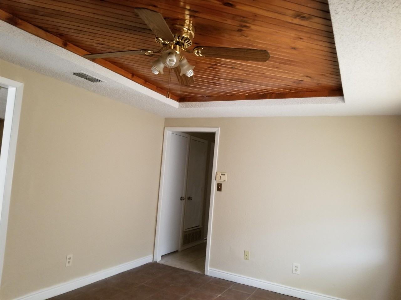 610 E Water St #1 - Photo 4 of 13