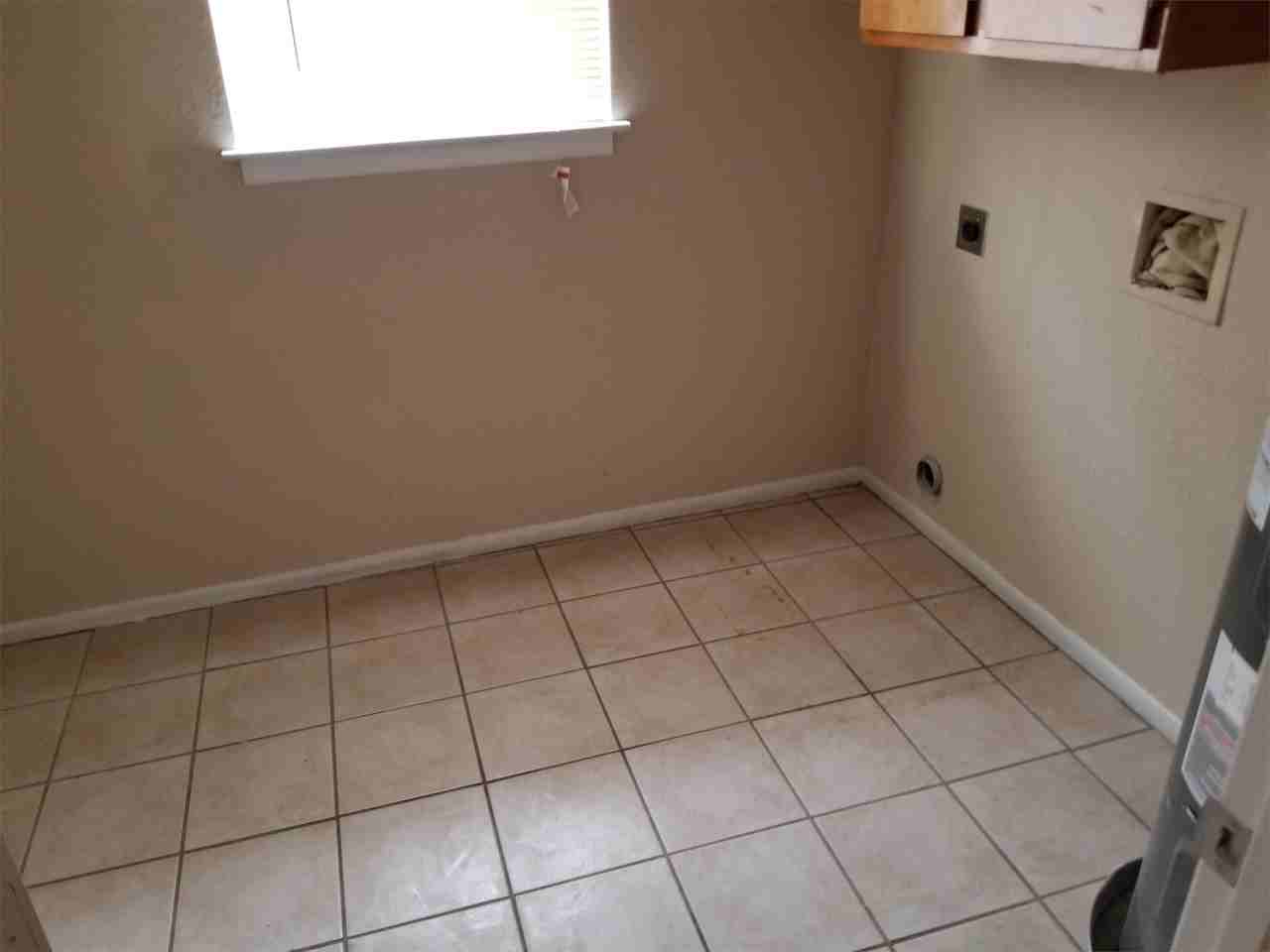 610 E Water St #1 - Photo 5 of 13