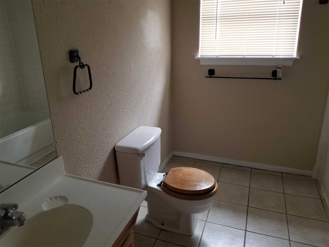 610 E Water St #1 - Photo 6 of 13