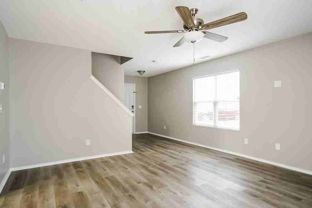 1005 Naylor Rd - Photo 4 of 17