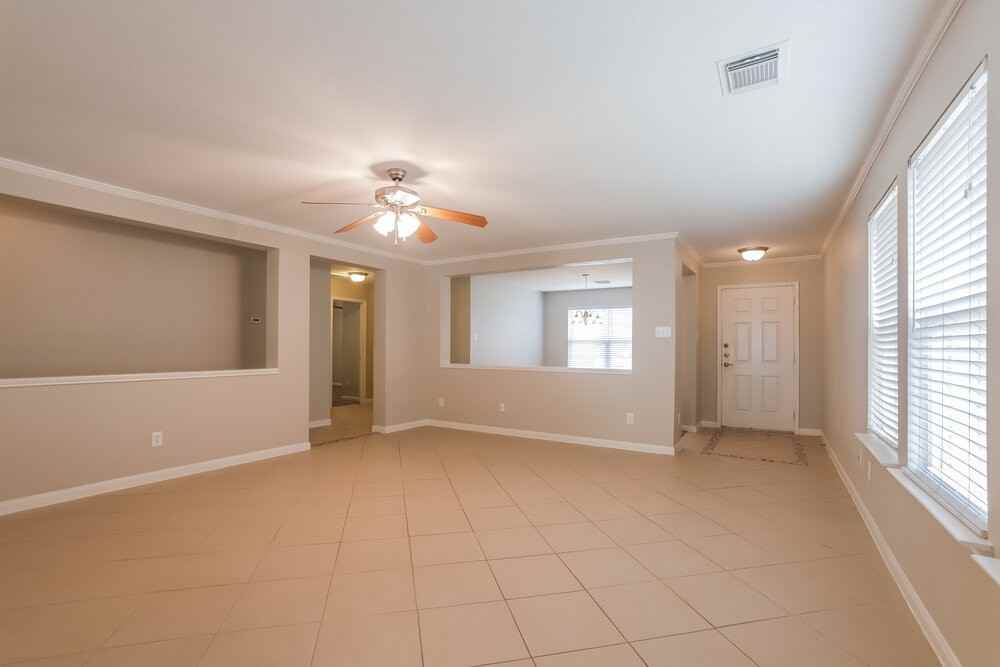 18211 Hammondsport Ln - Photo 4 of 16