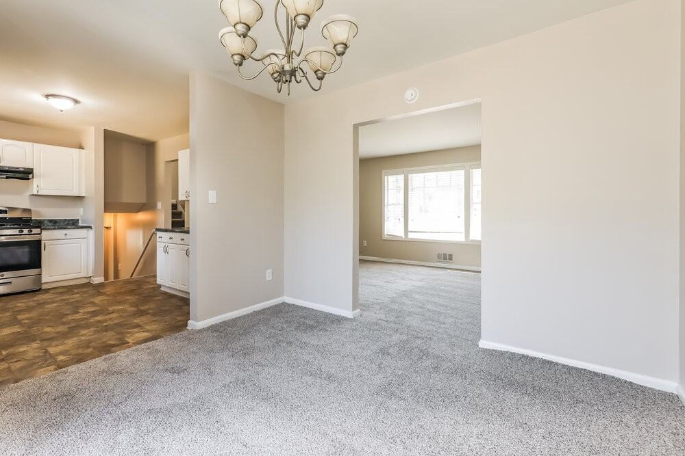 6396 Thornhedge Dr - Photo 7 of 17