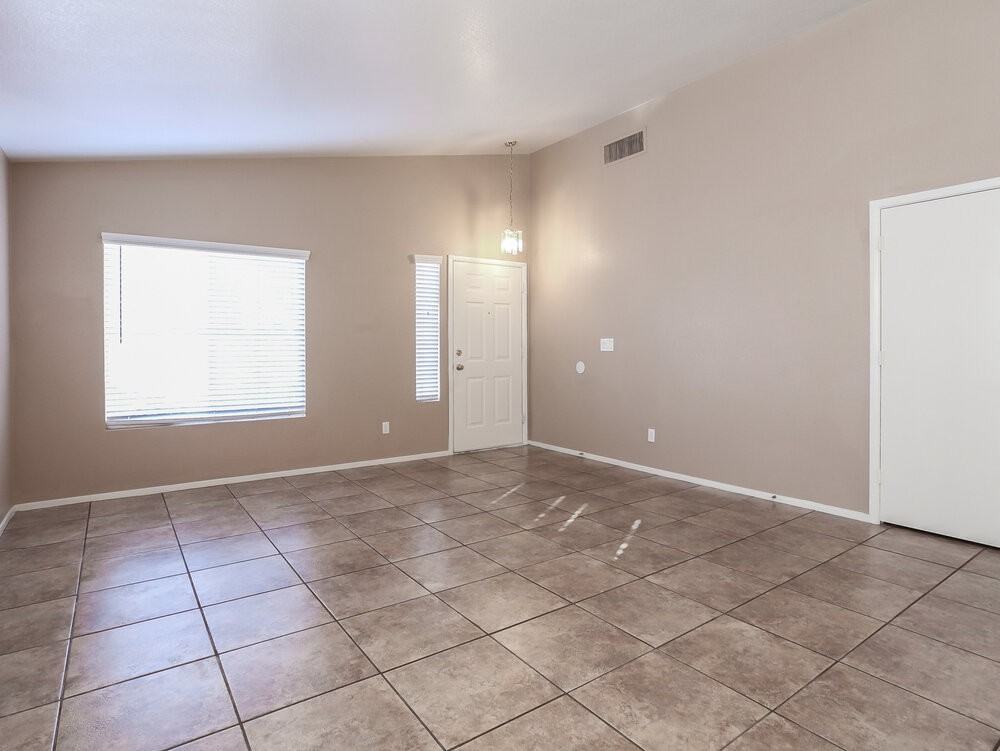 5516 Cloudy Glen St - Photo 2 of 15