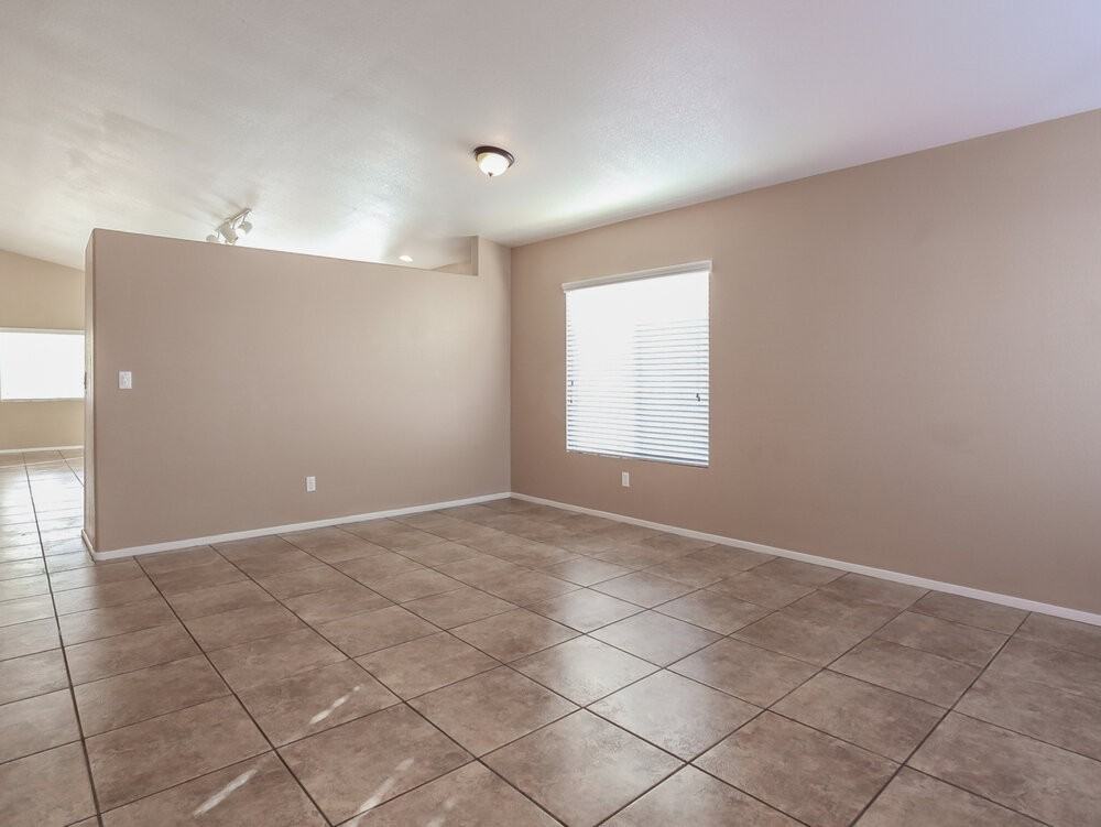 5516 Cloudy Glen St - Photo 3 of 15