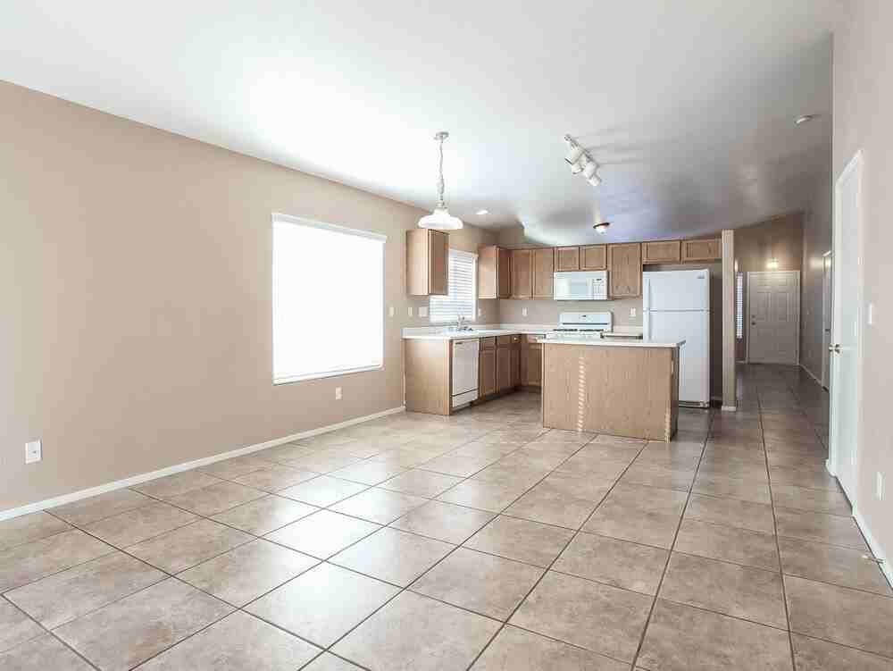 5516 Cloudy Glen St - Photo 4 of 15