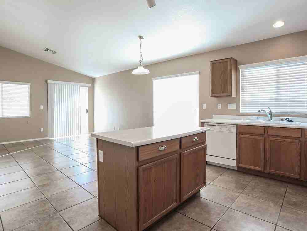 5516 Cloudy Glen St - Photo 5 of 15