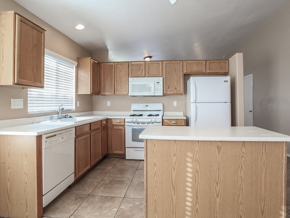 5516 Cloudy Glen St - Photo 6 of 15