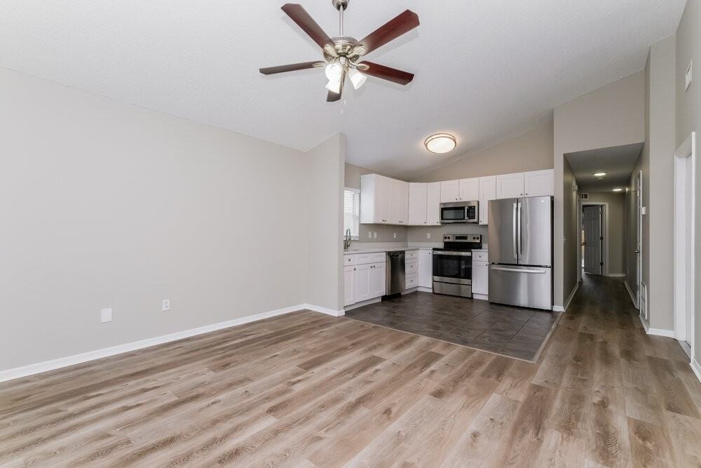 6123 Sand Key Ln - Photo 5 of 16