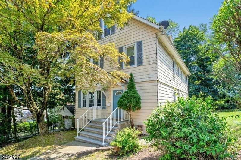 68 Macfarlan Ave - Photo 2 of 24