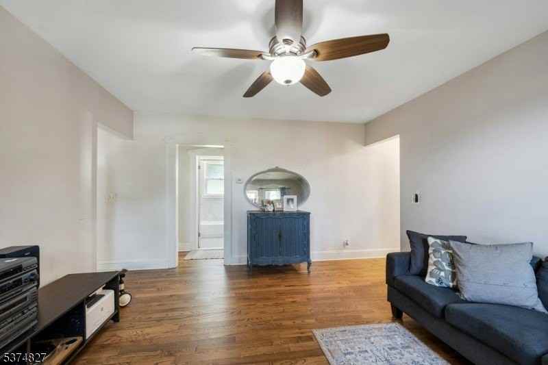 68 Macfarlan Ave - Photo 5 of 24