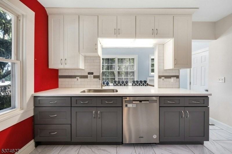 68 Macfarlan Ave - Photo 7 of 24