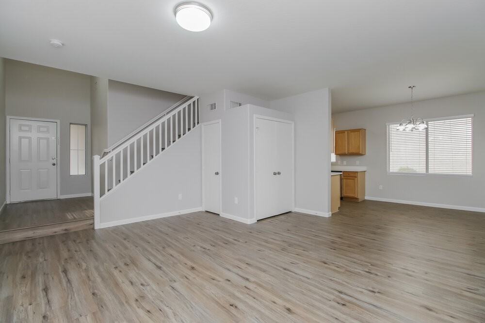 8739 E Lindner Ave - Photo 5 of 17