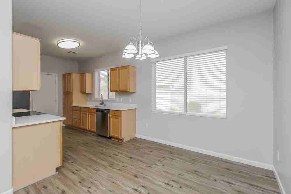 8739 E Lindner Ave - Photo 7 of 17