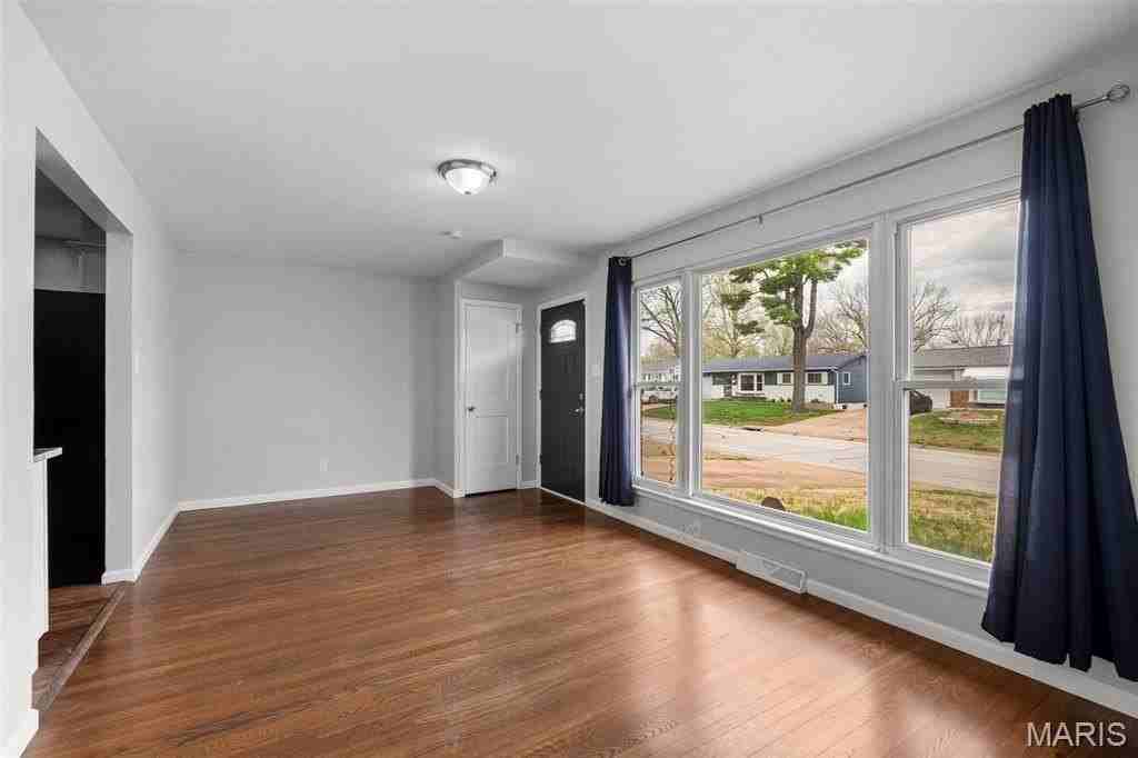 526 Lynn Haven Ln - Photo 2 of 20