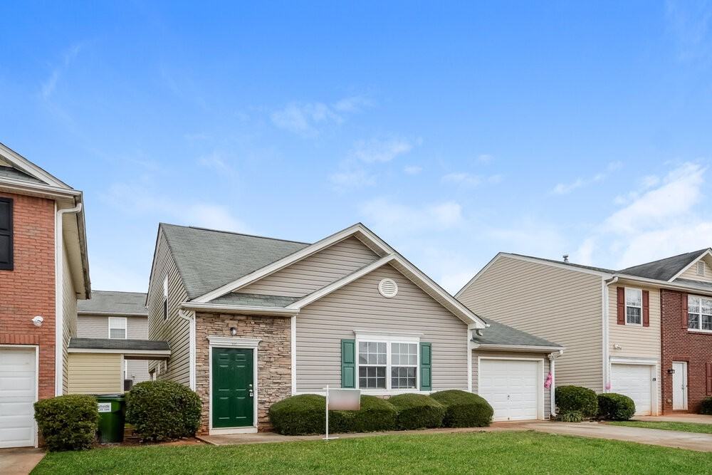 145 Meadowridge Dr - Photo 3 of 25