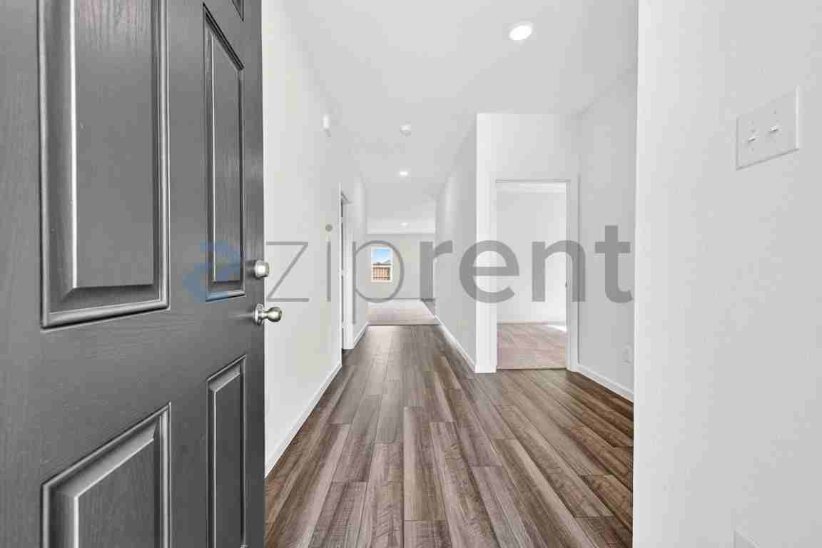 1317 Kennedy Rd - Photo 4 of 31