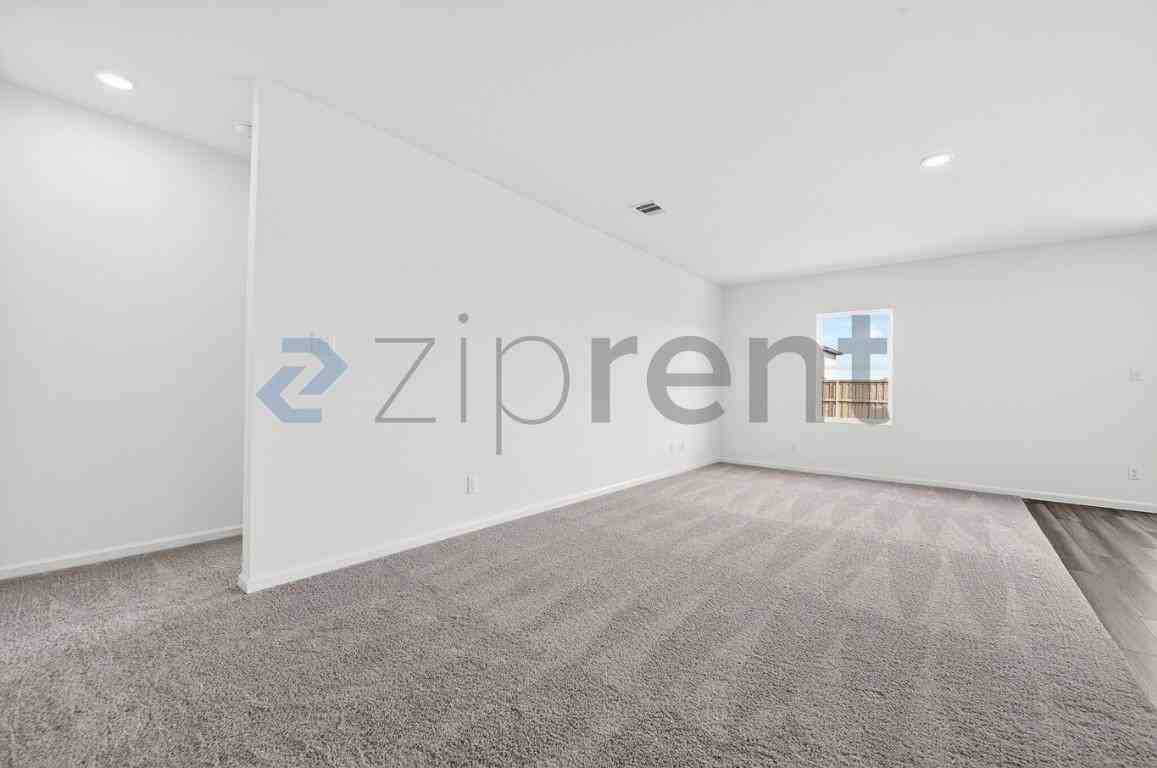 1317 Kennedy Rd - Photo 6 of 31