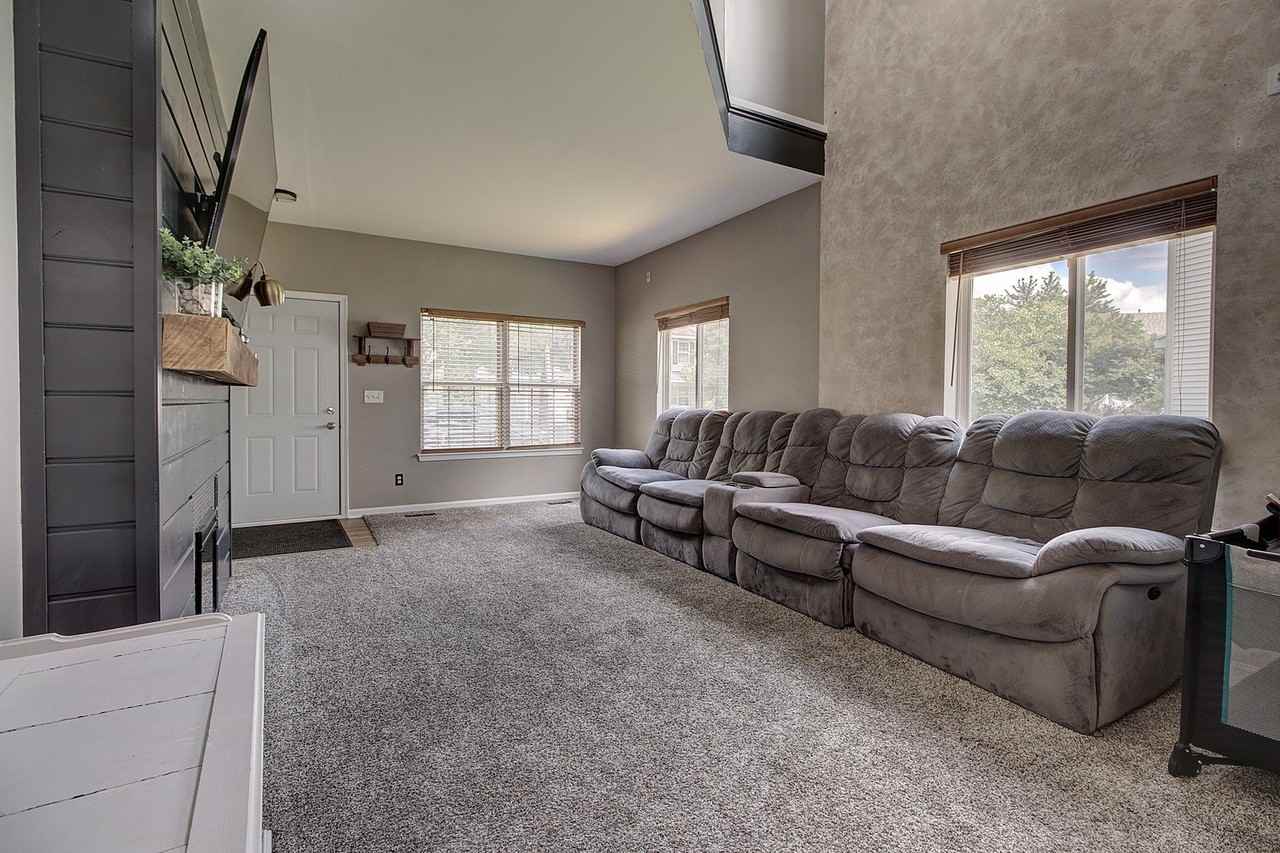 21503 Franklin Cir - Photo 2 of 16