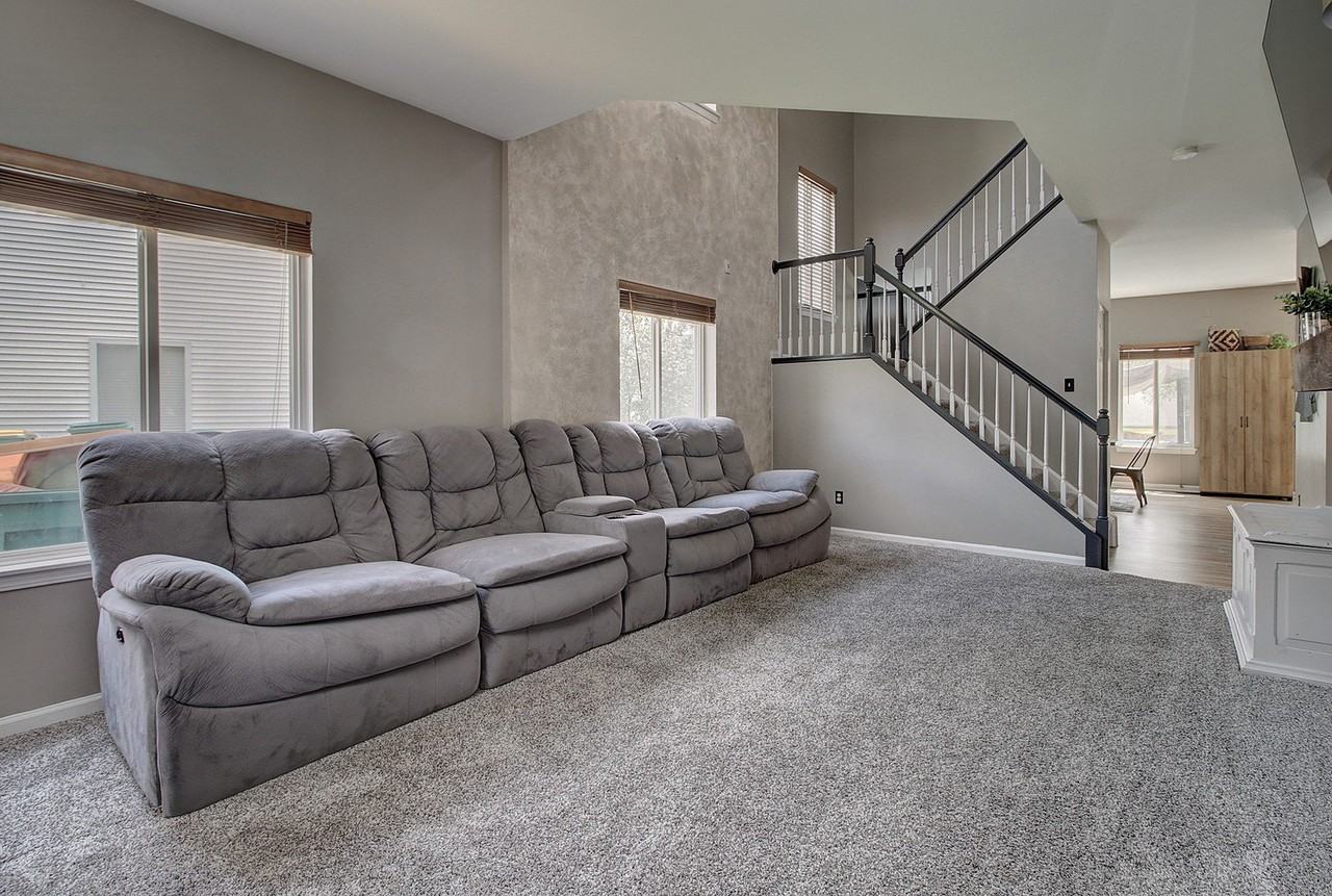 21503 Franklin Cir - Photo 3 of 16