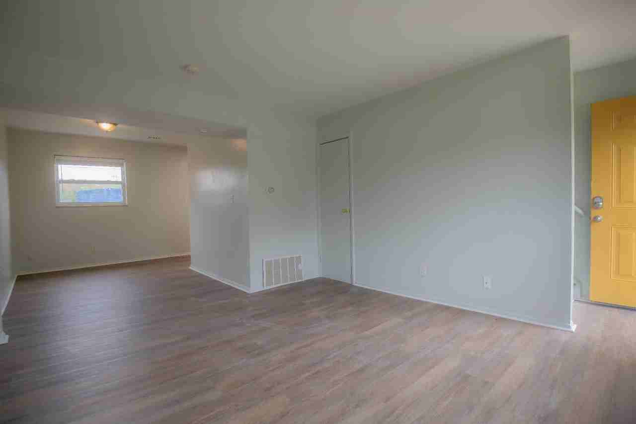 Crestwood Village Townhomes - Photo 2 of 10