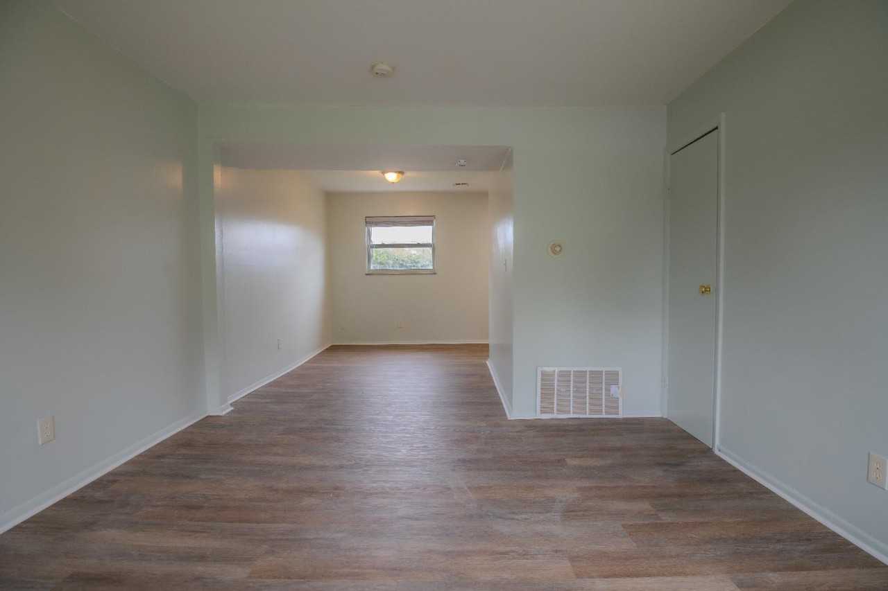 Crestwood Village Townhomes - Photo 3 of 10