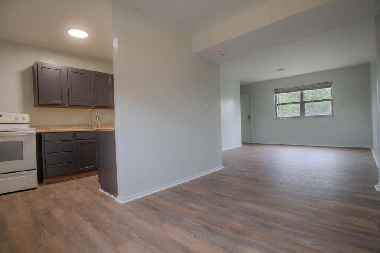 Crestwood Village Townhomes - Photo 4 of 10