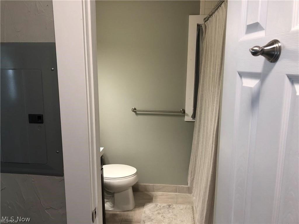 1387 W 69th St Apt 3 - Photo 4 of 16