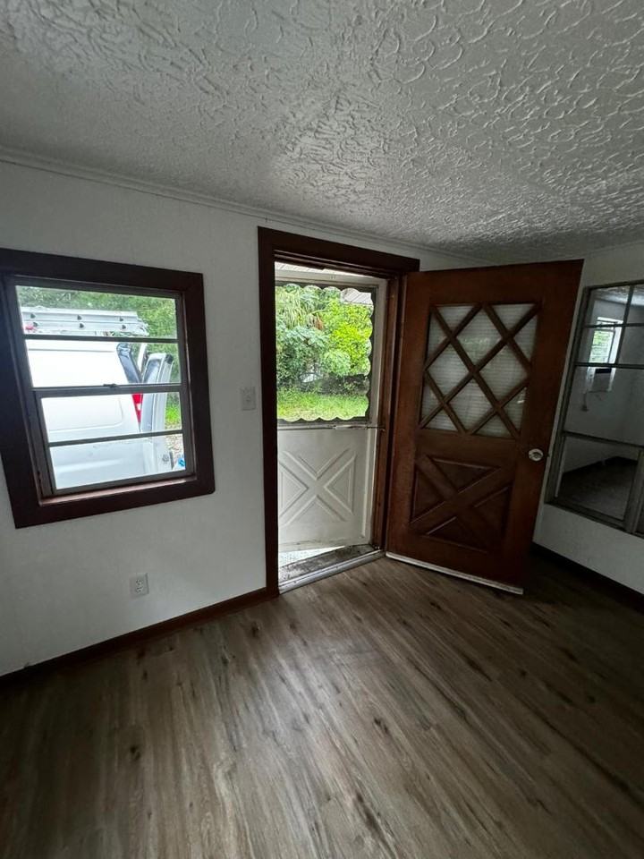 106 Slater Ln - Photo 3 of 19