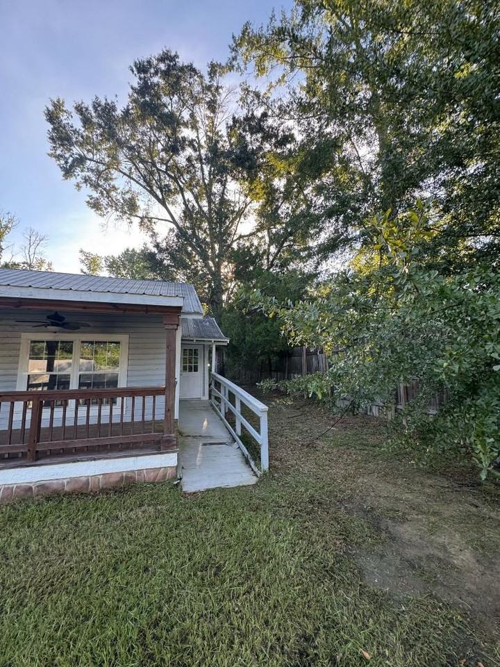 16590 Sw Gaskin St - Photo 7 of 20
