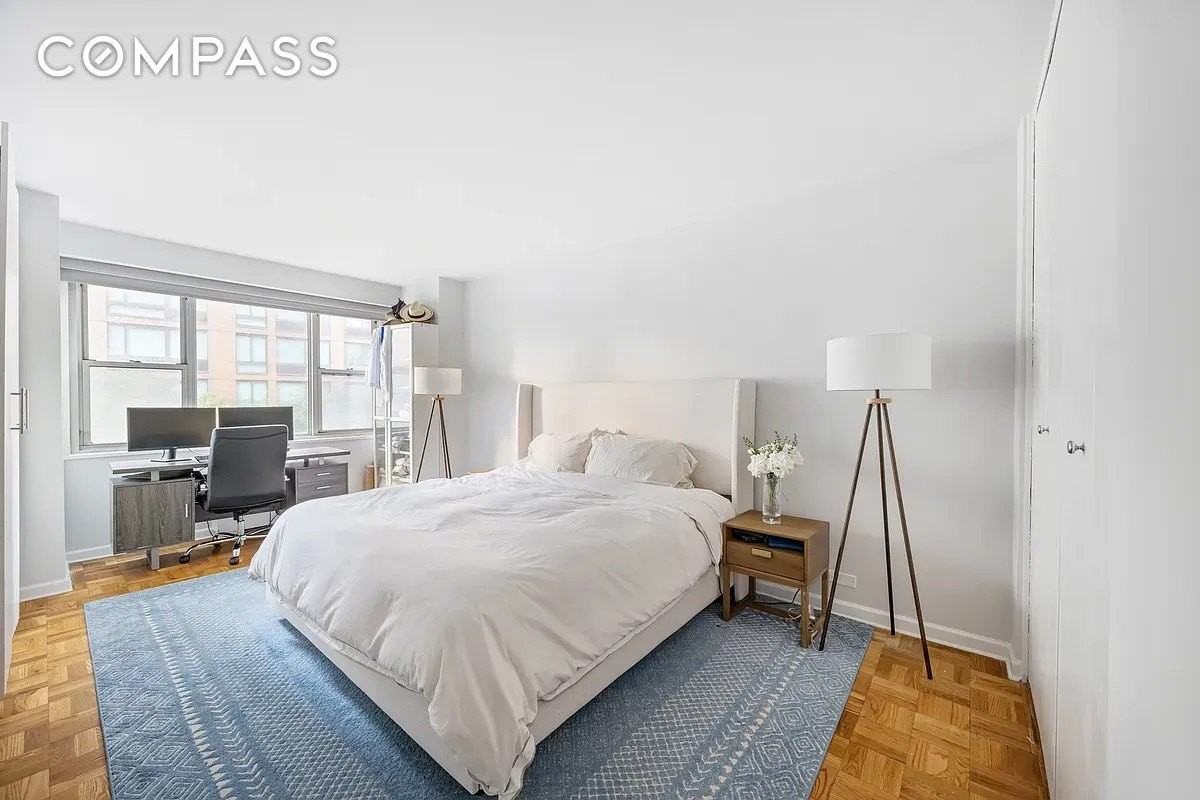 300 E 40th St #3J - Photo 5 of 8