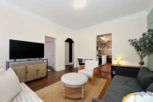 featured image of 400 W 47th St