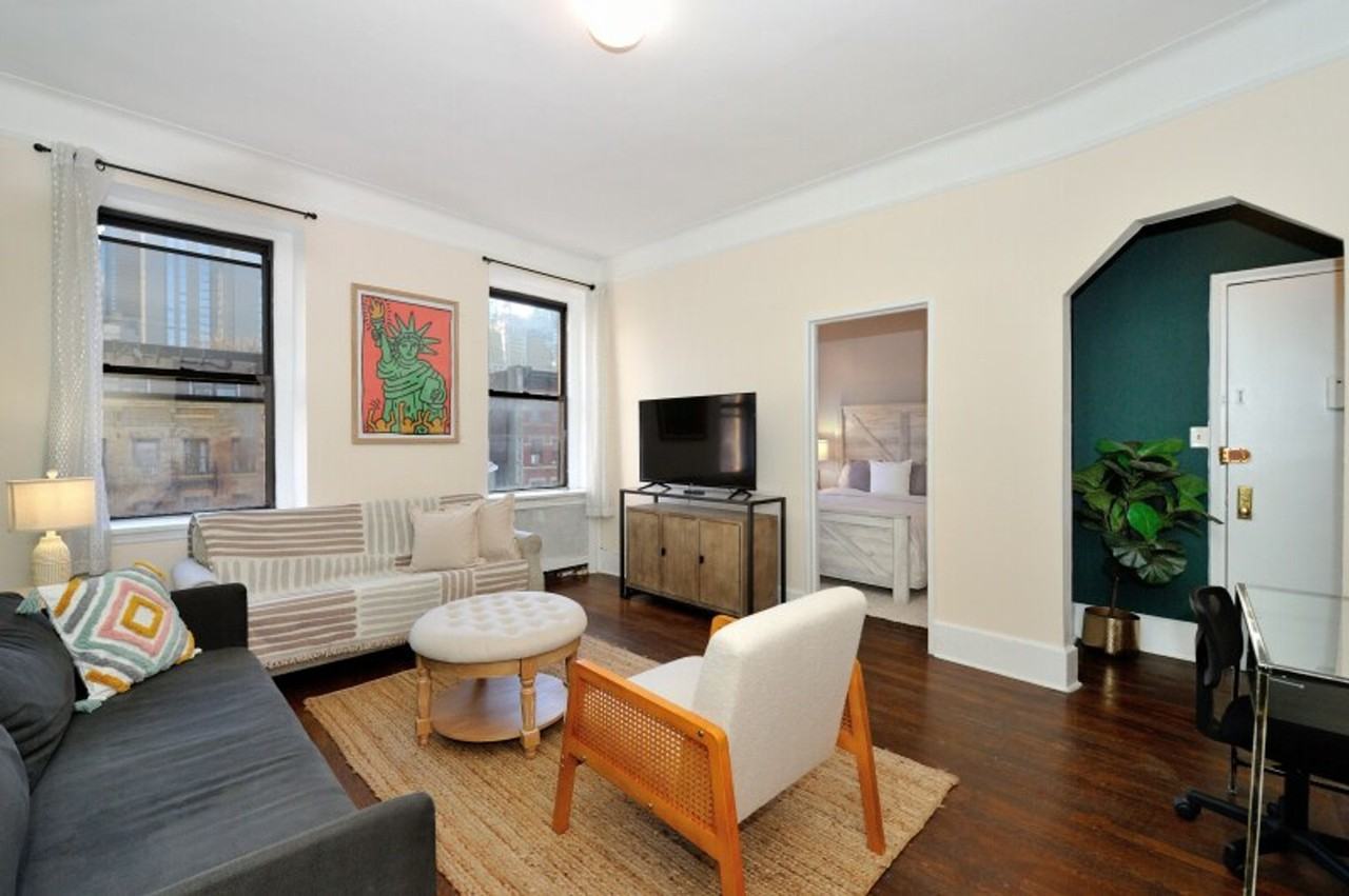 400 West 47th Street - Photo 2 of 30
