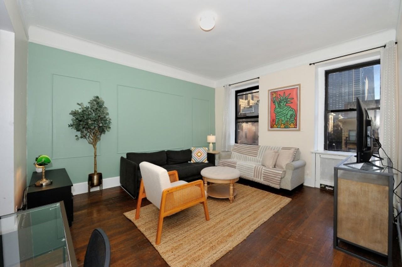 400 West 47th Street - Photo 3 of 30