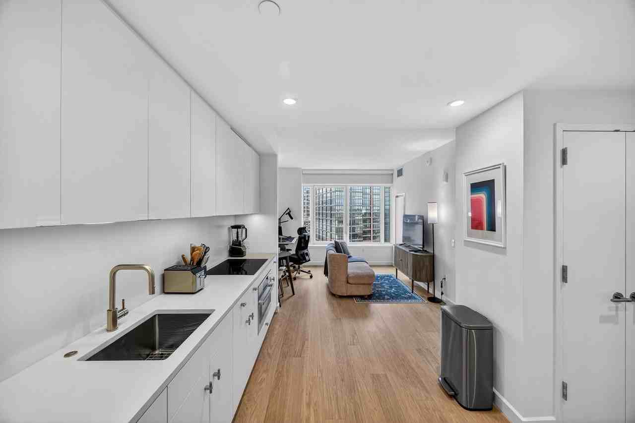 16 Dupont St #1471252P - Photo 4 of 36