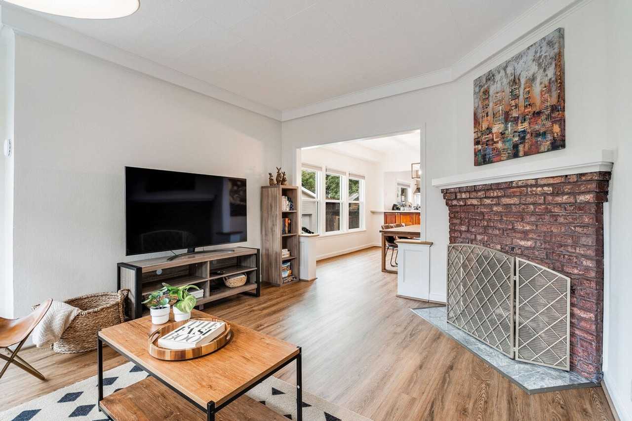 715 W Wheeler St #1036024P - Photo 2 of 41