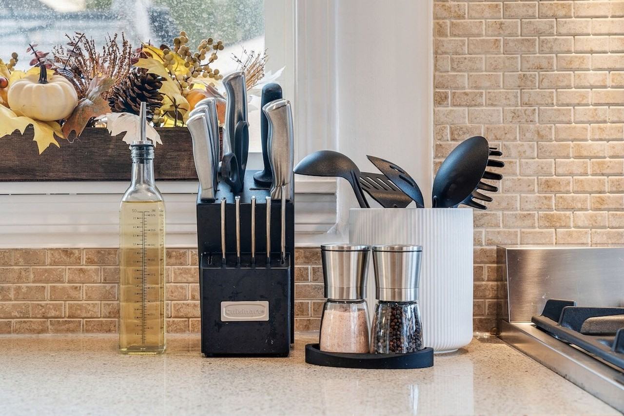 715 W Wheeler St #1036024P - Photo 6 of 41